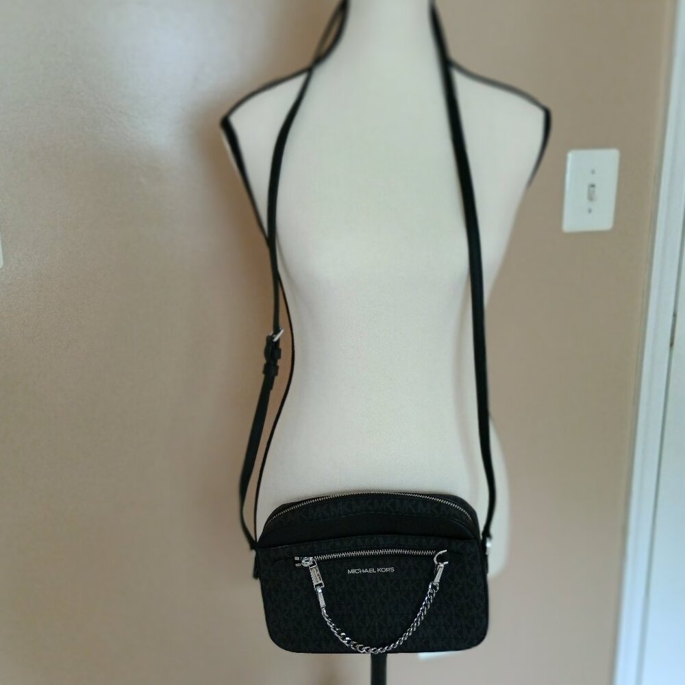 MICHAEL KORS SIGNATURE MEDIUM BLACK LEATHER CROSSBODY BAG W/SILVER HARDWARE